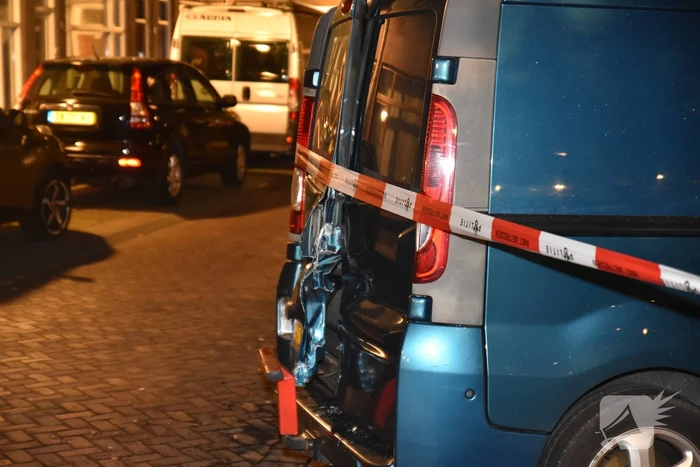Bestelbus flink beschadigd door brand