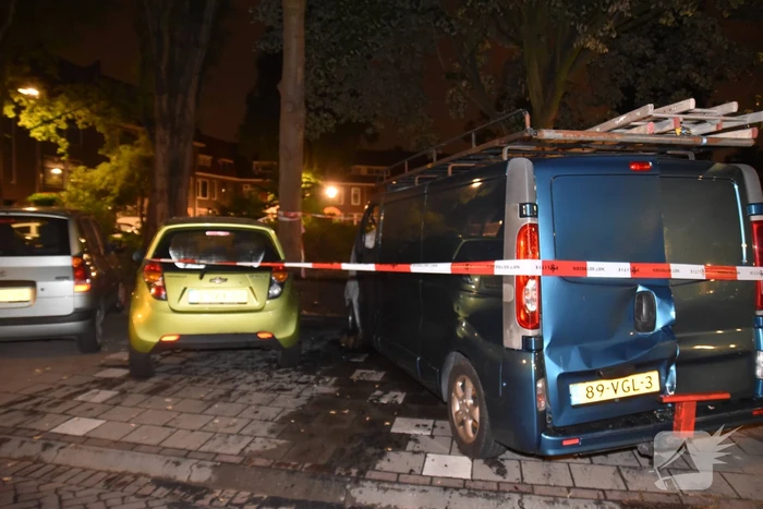 Bestelbus flink beschadigd door brand