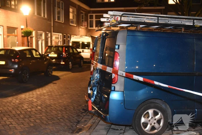 Bestelbus flink beschadigd door brand
