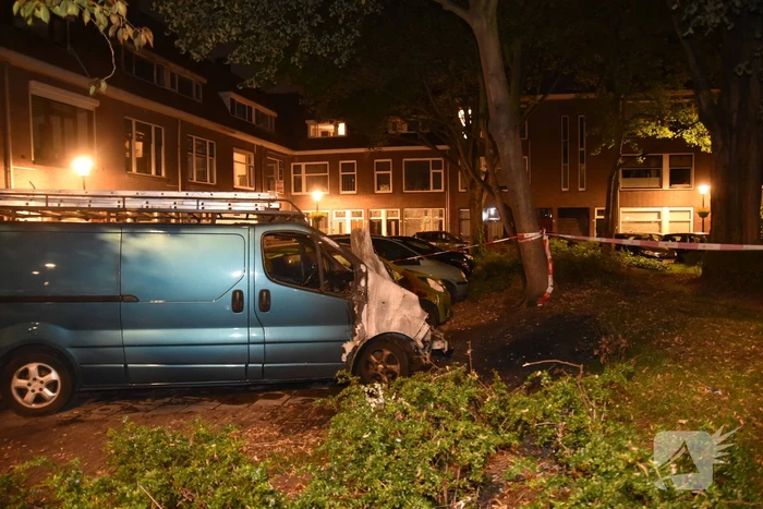 Bestelbus flink beschadigd door brand