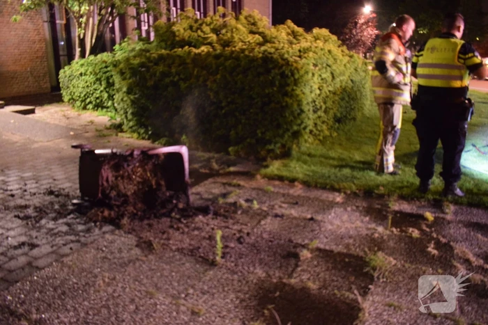 Auto en kliko in brand gestoken