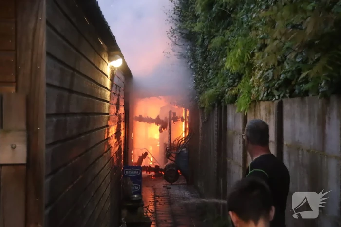 Drie schuren door brand verwoest