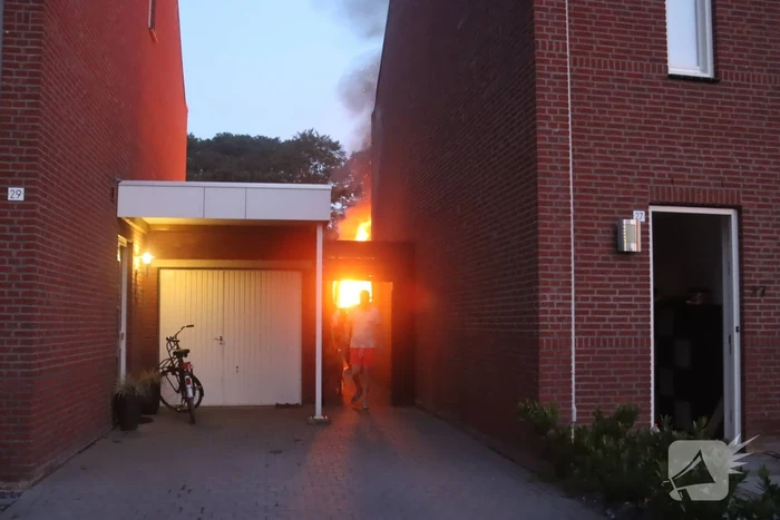Drie schuren door brand verwoest
