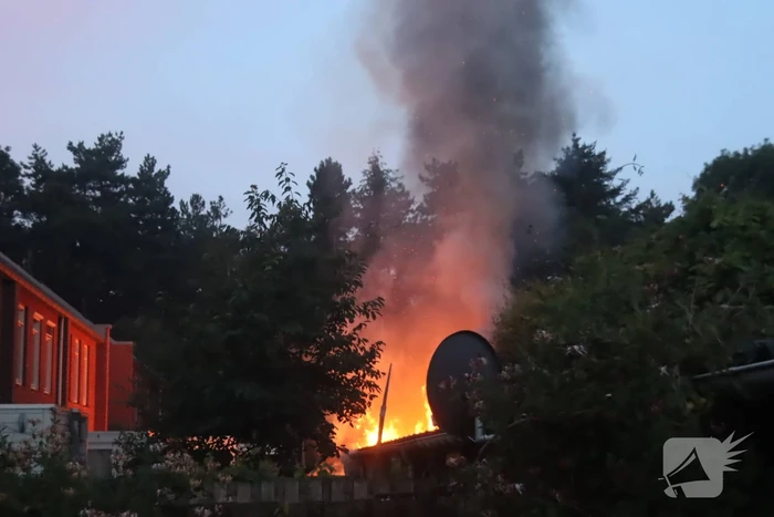 Drie schuren door brand verwoest