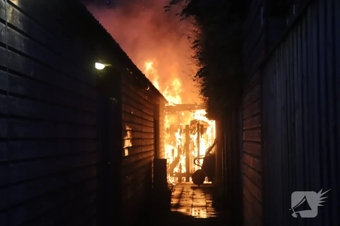 Drie schuren door brand verwoest