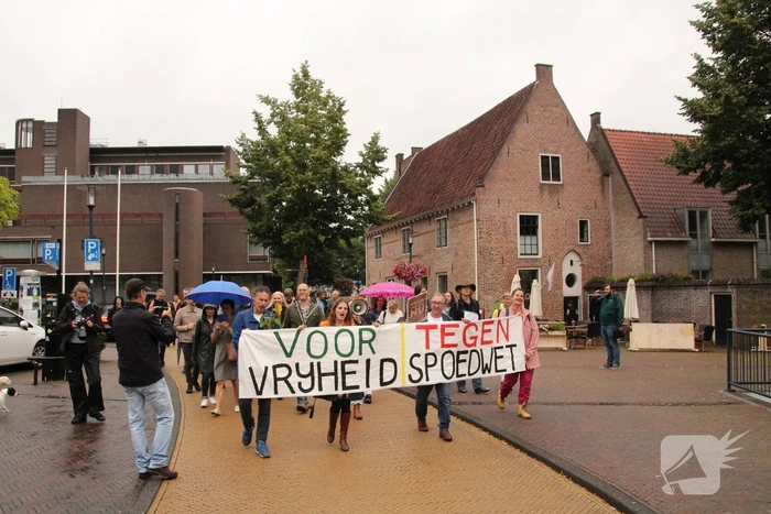 Demonstratie tegen spoedwet en anderhalve meter samenleving