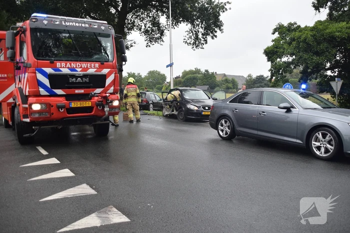 Gewonde bij aanrijding tussen twee auto's