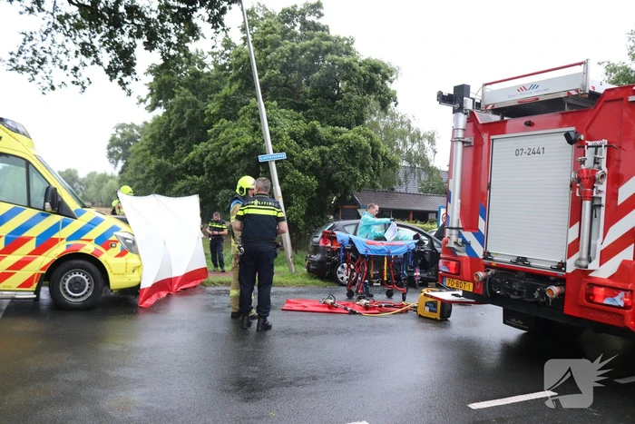 Gewonde bij aanrijding tussen twee auto's