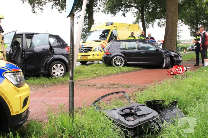 Gewonde bij aanrijding tussen twee auto's