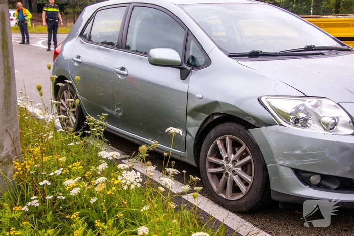 Schade na aanrijding tussen twee auto's