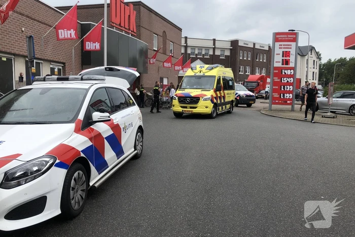 Jongetje aangereden voor supermarkt Dirk