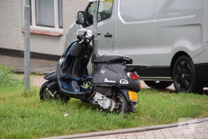 Aanrijding tussen scooter en personenauto