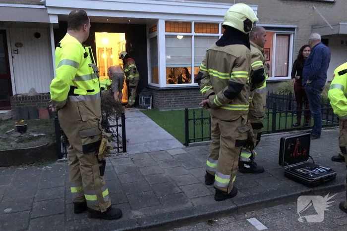 Kruipruimte vol met water door gebroken leiding
