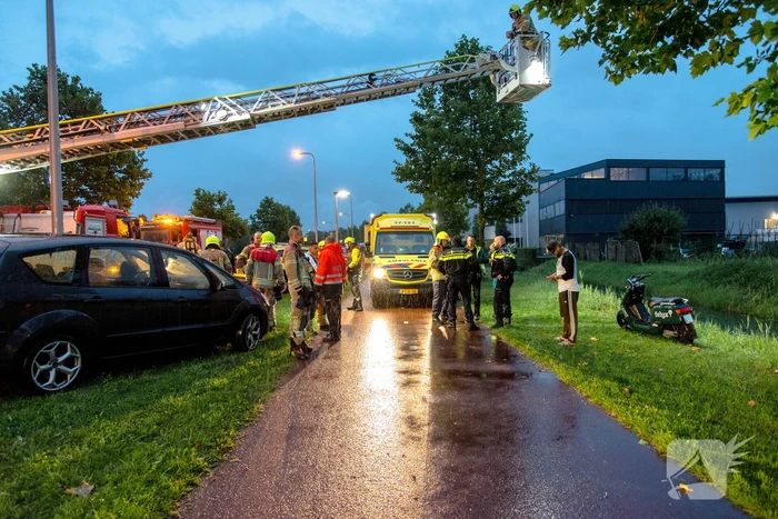 Zoekactie in sloot na aantreffen scooter