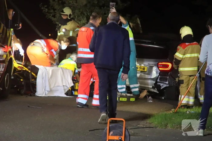 Gewonde bij aanrijding auto met boom