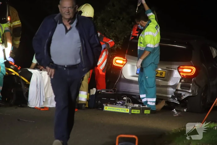 Gewonde bij aanrijding auto met boom