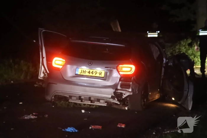 Gewonde bij aanrijding auto met boom