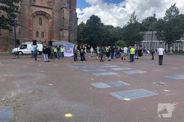Kleine demonstratie tegen covid-19 maatregelen
