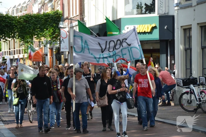 Kleine demonstratie tegen covid-19 maatregelen