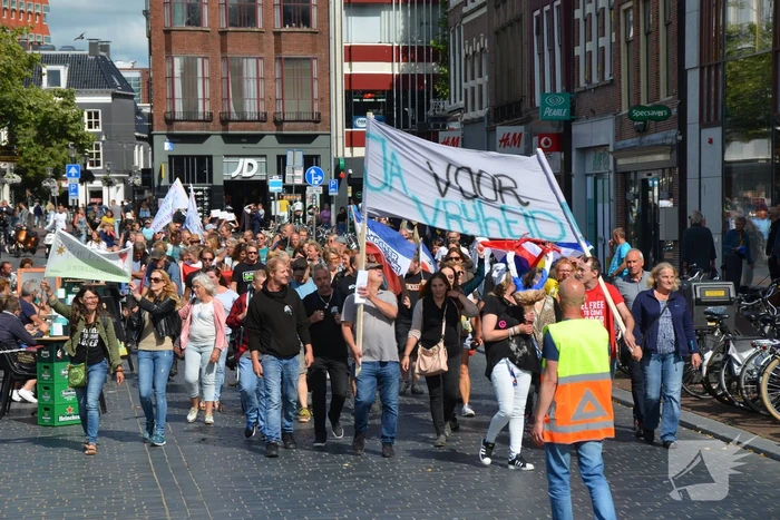 Kleine demonstratie tegen covid-19 maatregelen