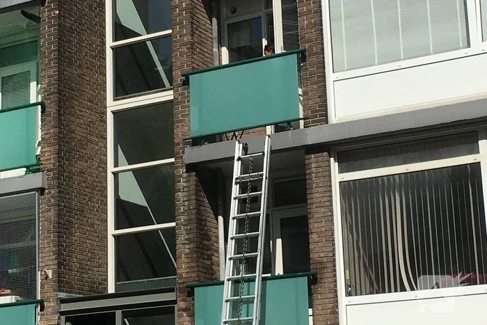 Bewoner heeft last van water op balkon