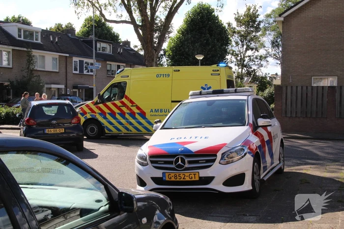 Maaltijdbezorger op brommer aangereden door auto