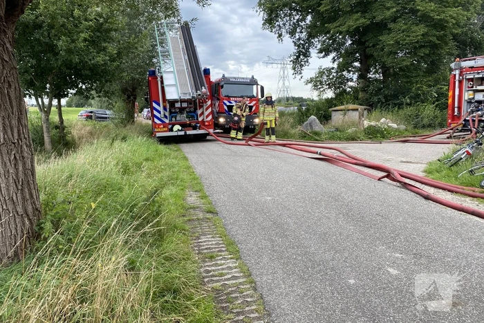 Tractor brand slaat over naar boerderij