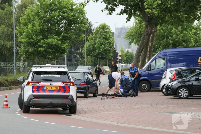 Jongeman op fiets gewond na verkeersongeval
