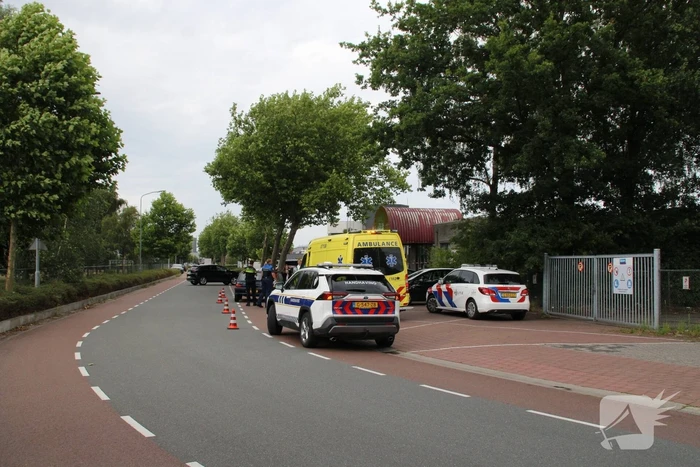 Jongeman op fiets gewond na verkeersongeval