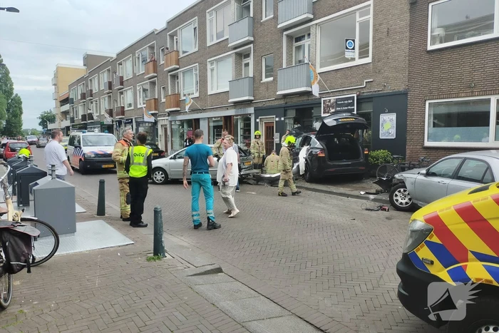 Tesla boort zich in winkelpui