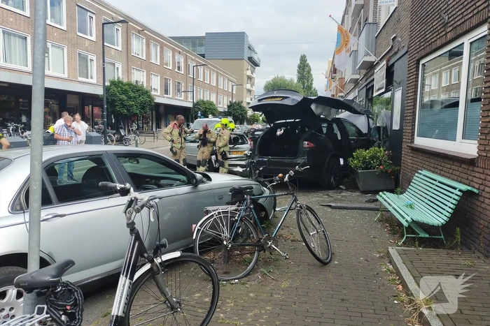 Tesla boort zich in winkelpui