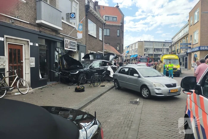 Tesla boort zich in winkelpui