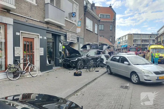 Tesla boort zich in winkelpui