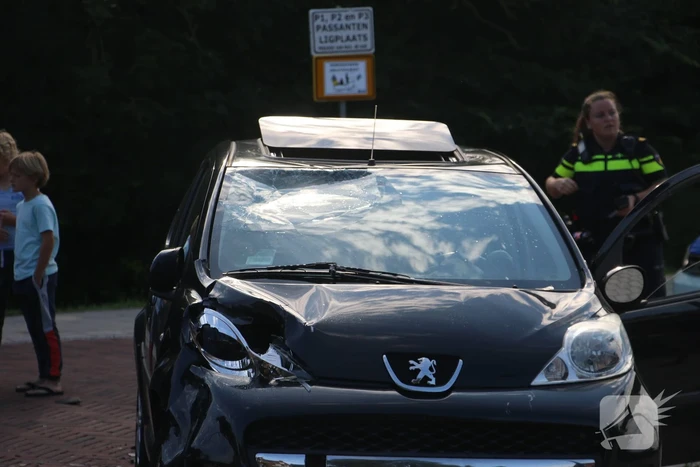 Brommerrijder gewond na aanrijding met auto