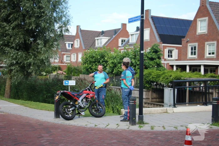 Brommerrijder gewond na aanrijding met auto