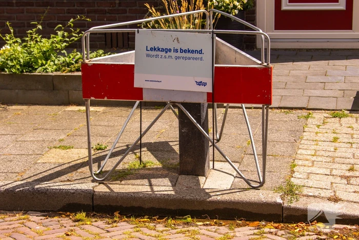 Waterlekkage onder trottoir ontstaan