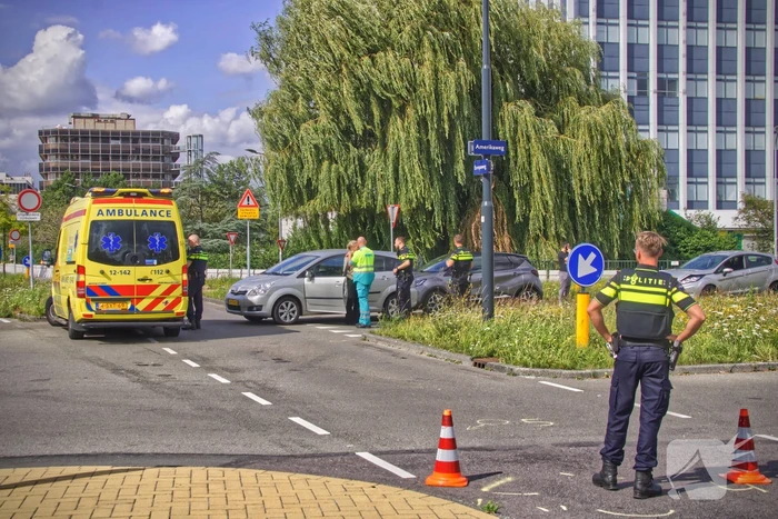 Kop-staartbotsing op kruispunt