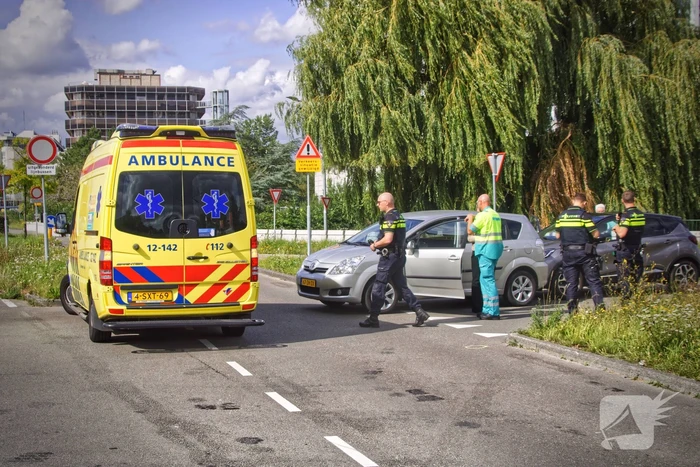 Kop-staartbotsing op kruispunt