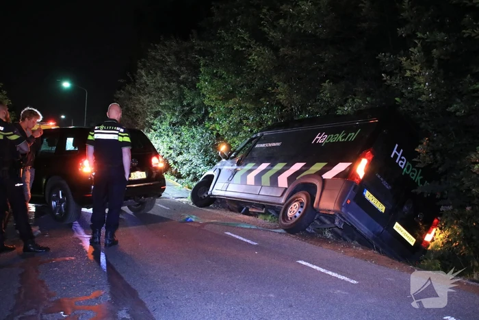 N224 bij Renswoude afgesloten wegens werkzaamheden, bestelbus in de sloot op alternatieve route