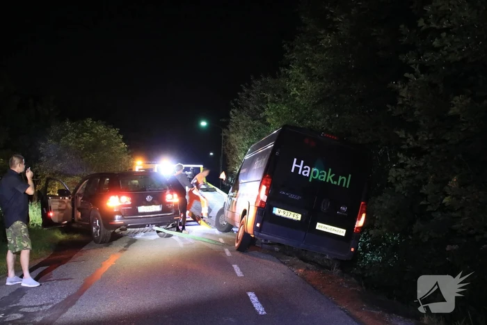 N224 bij Renswoude afgesloten wegens werkzaamheden, bestelbus in de sloot op alternatieve route