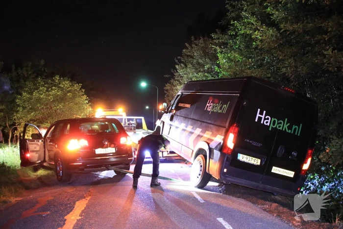 N224 bij Renswoude afgesloten wegens werkzaamheden, bestelbus in de sloot op alternatieve route