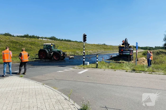 Vrachtwagen verliest lading slip op toerit