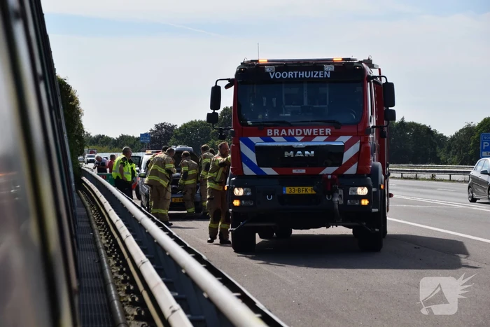 Politie blust beginnende autobrand