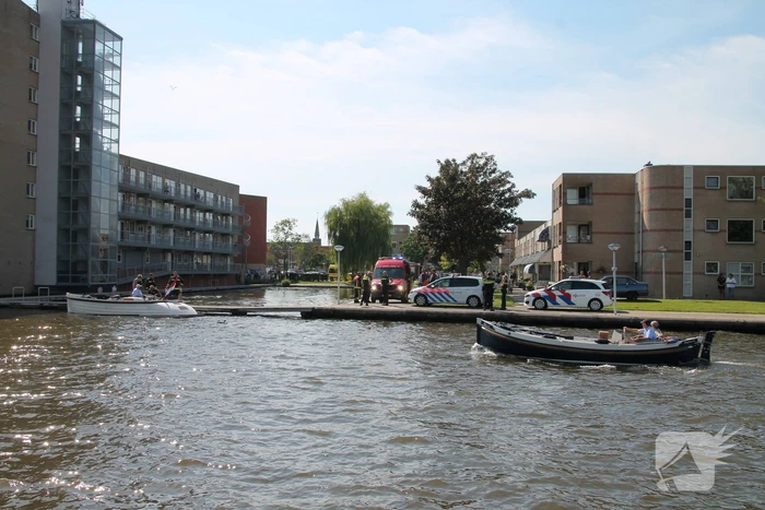 Boot in de problemen door gesprongen leiding