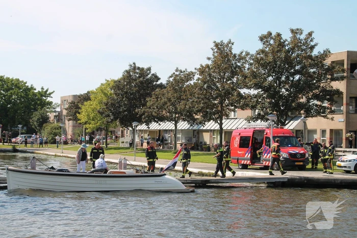 Boot in de problemen door gesprongen leiding