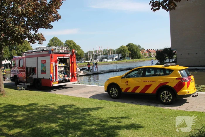 Boot in de problemen door gesprongen leiding