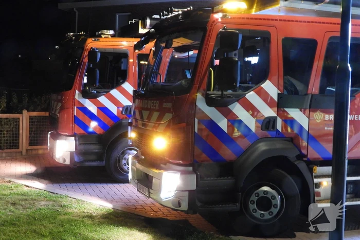 Auto met vluchtende inbrekers belandt in sloot