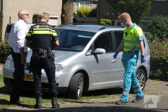 Fietser geschept door auto