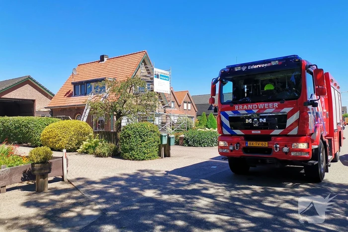 Brandweer onderzoekt brand bij woning
