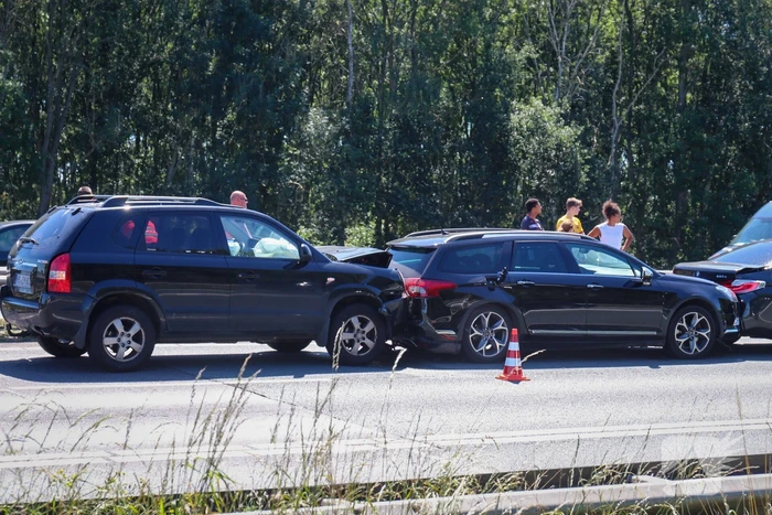 Meerdere voertuigen betrokken bij kop-staartbotsing op snelweg